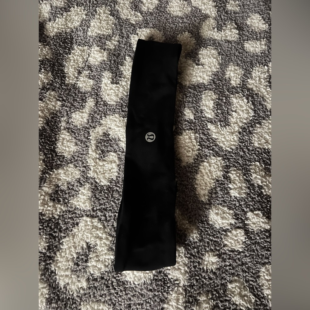 black lululemon headband